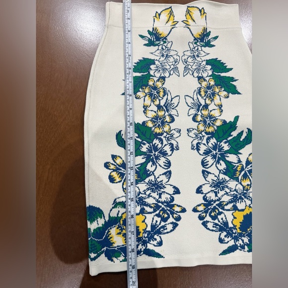 BCBGMAXAZRIA Knit Floral Skirt - Picture 5 of 6